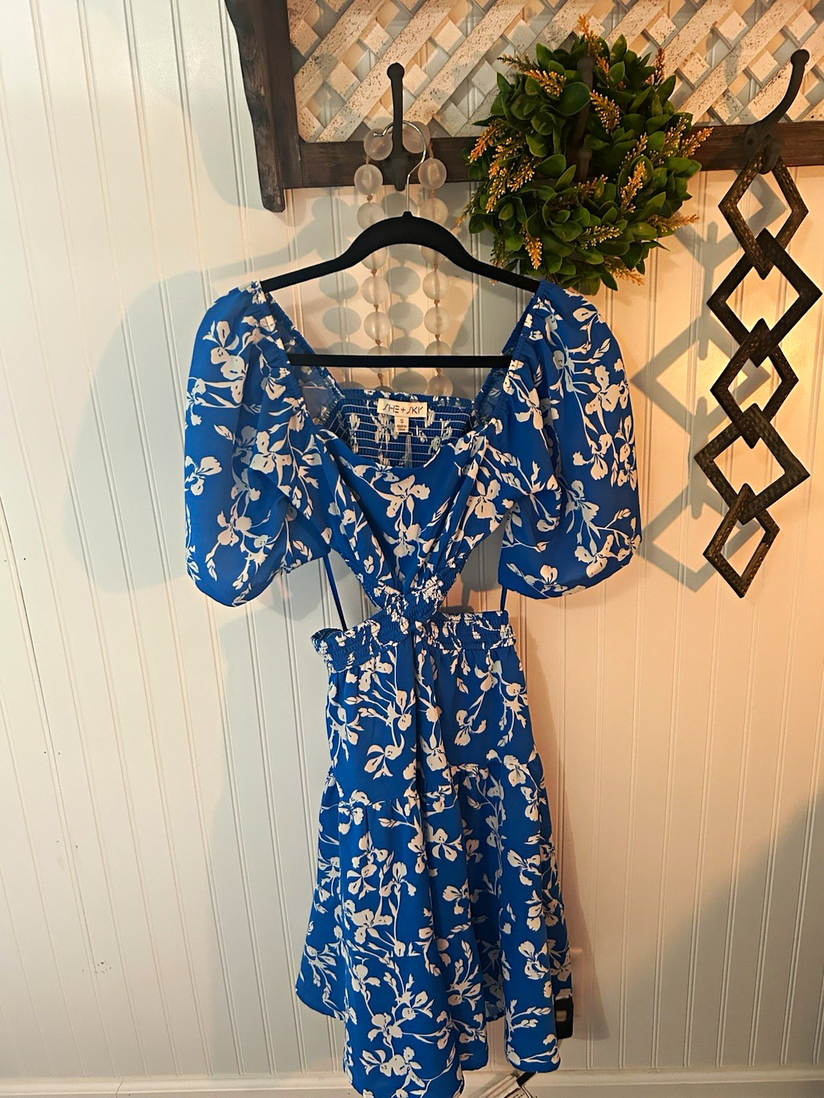 She + Sky Women’s S Blue/White Floral Smocked V-Neck Puff Sleeve Midi Dress