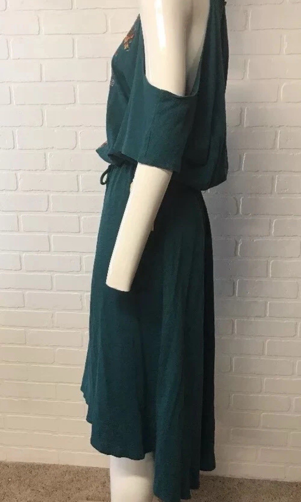 New Democracy Woman’s Small Green Cold Shoulder Dress NWT Keyhole Knit Floral