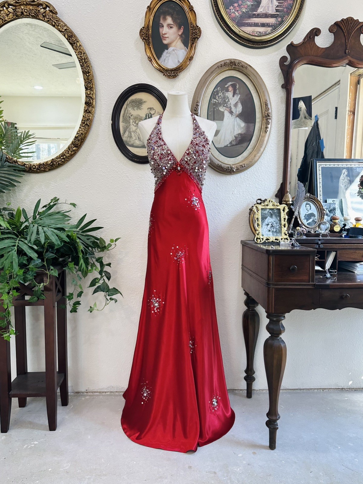 Stunning Vintage Satén Red Evening Gown by My Fashion – Size 6