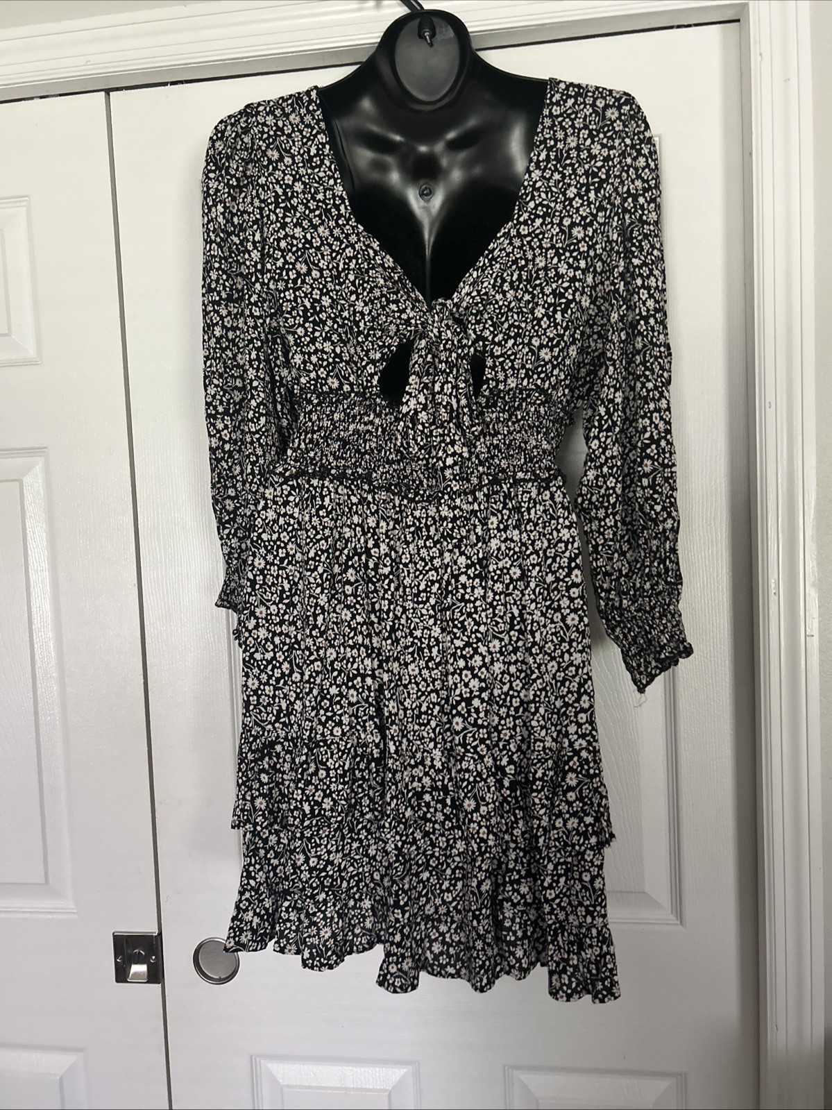 Angie Womens Boho Dress Size L, Black With Little Daisies, Tie On The Back