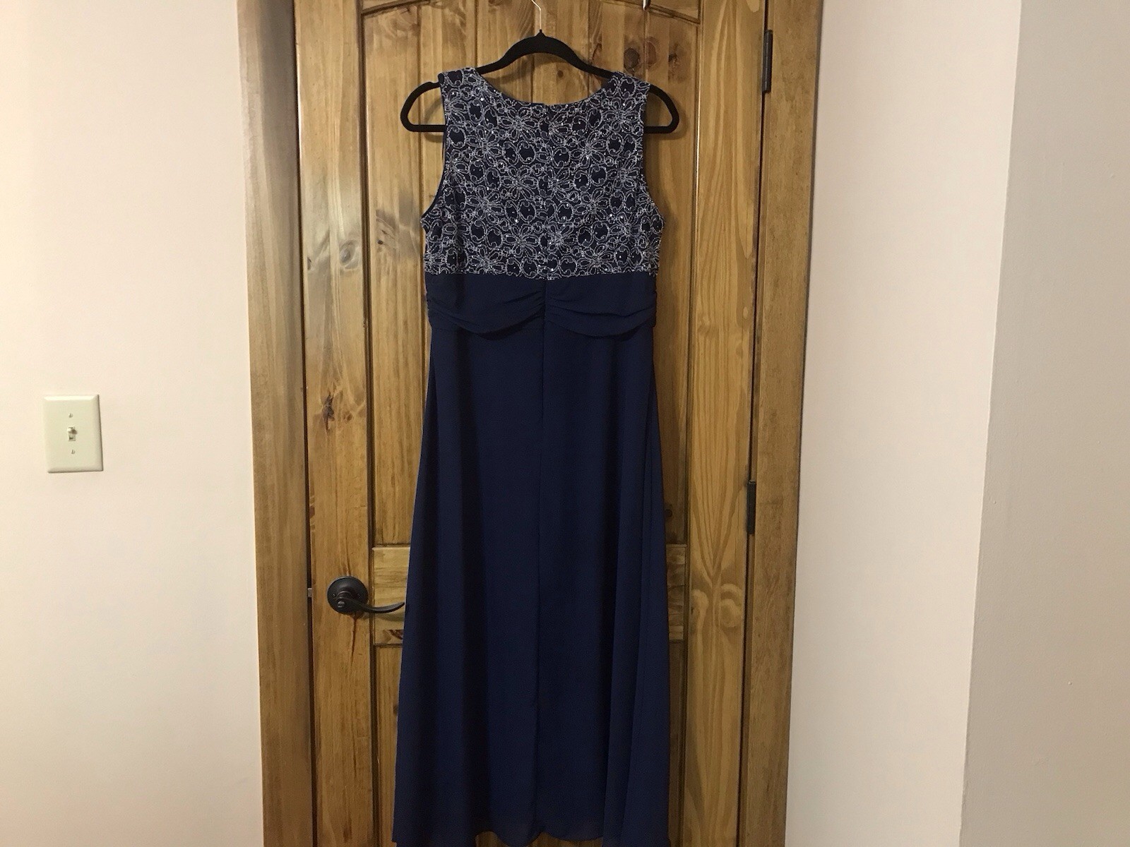 R&M RICHARDS Evening Gown V-Neck Beaded Front Slight Flare Bottom Design 14P Nav