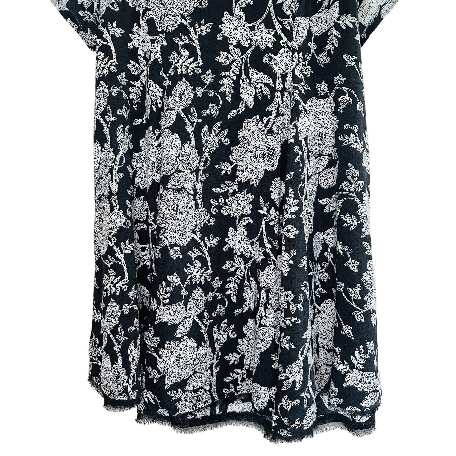 Silence + Noise Black Floral Shift Mini Dress M Urban Outfitters Boho Whimsigoth