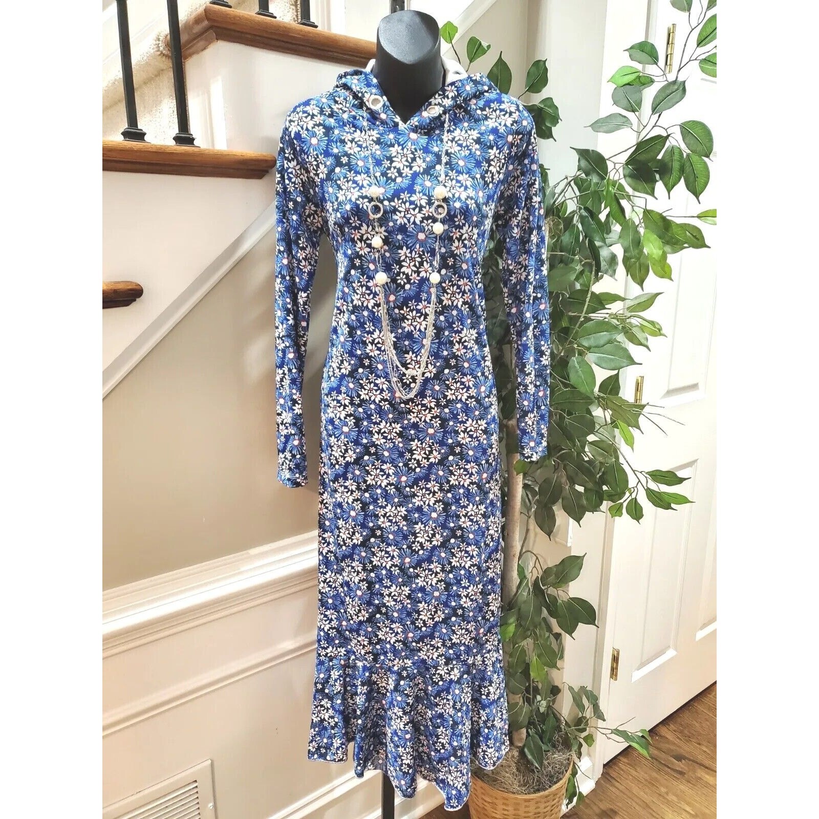 Muni Muni Women’s Blue Floral Polyester Long Sleeve Knee Length Hoodie Dress XS