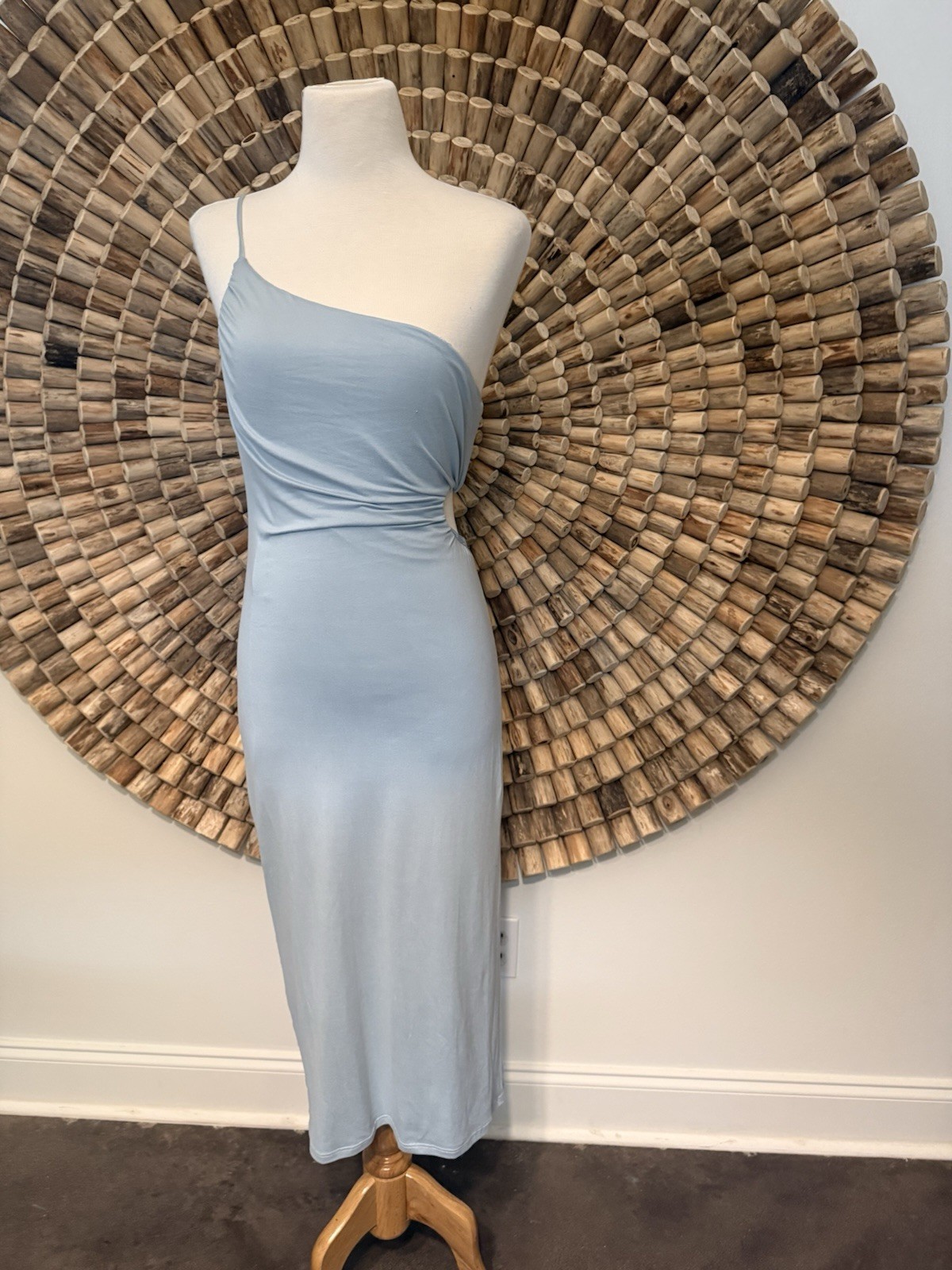 Le Lis Women’s Light Blue Midi Dress Size Medium