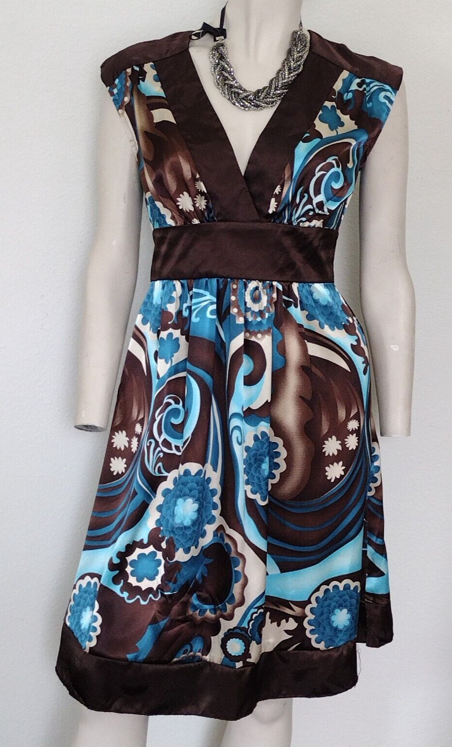 Woman A. Byer SATIN KNEE PULLOVER DRESS W/BACK TIE BELT Size 9 V-Neck Sleeveless