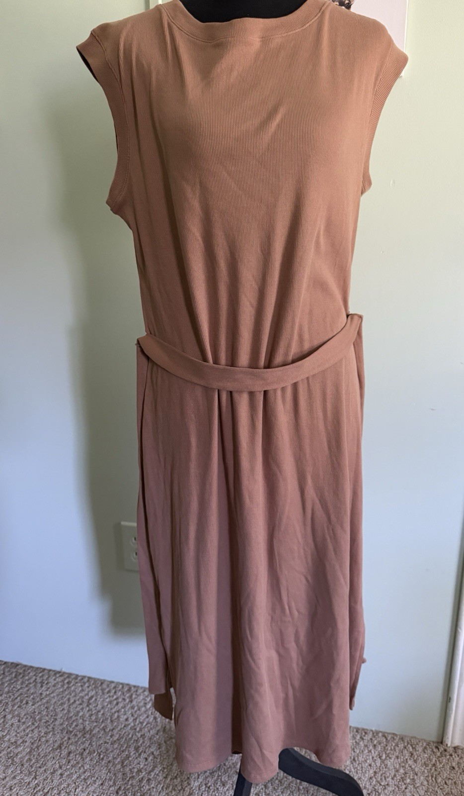 Lands’ End Sleeveless Belted Midi Dress in Brown. Size M.