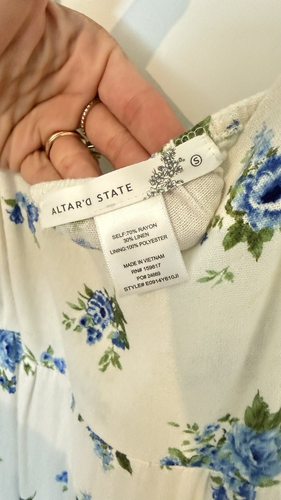 Altar’d State S Lia White Blue Floral V-Neck Flutter Sleeve Lined Midi Dress