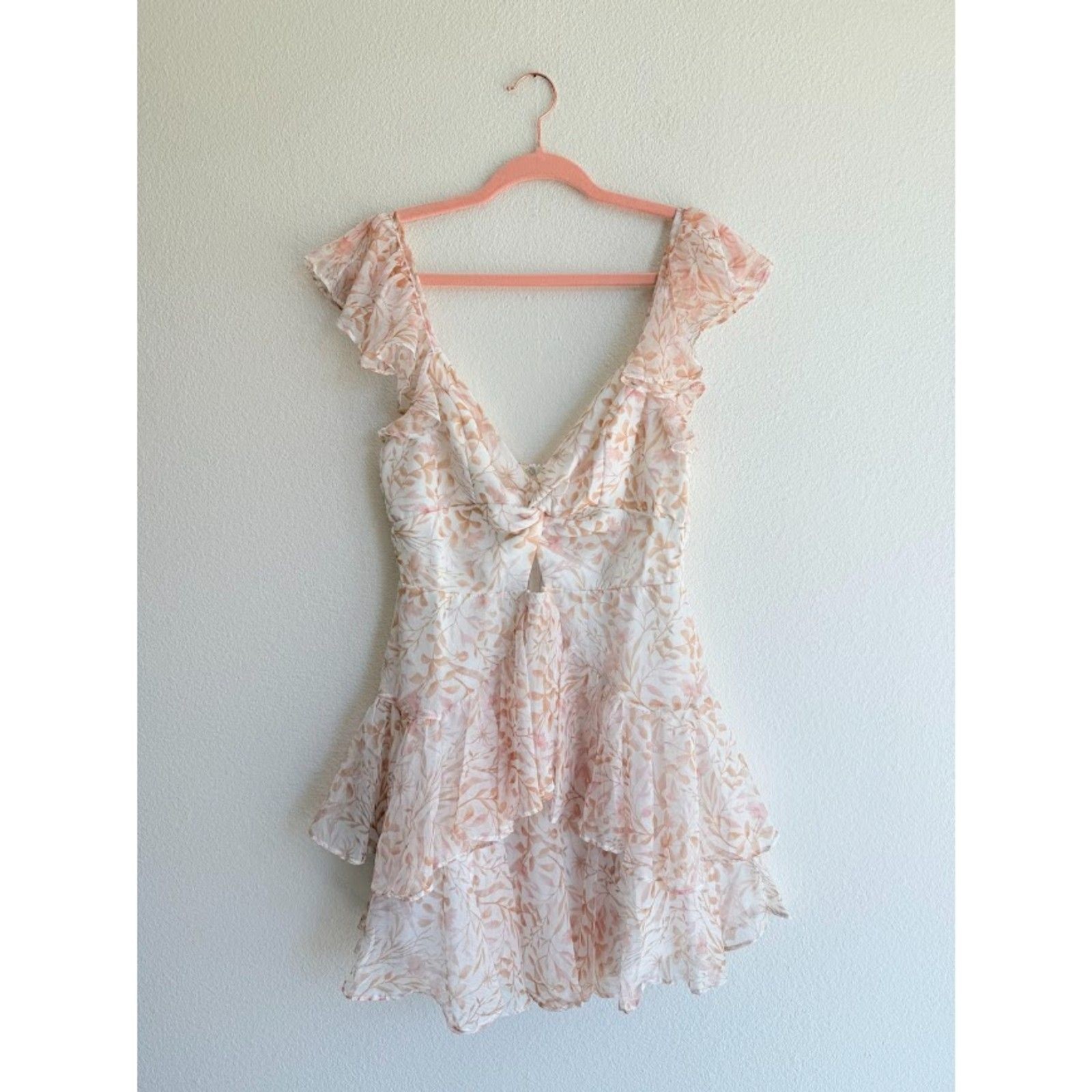 Selfie Leslie Flower Child Twist Bust Ruffle Trim Dress Leaf Print in Pink M NWT