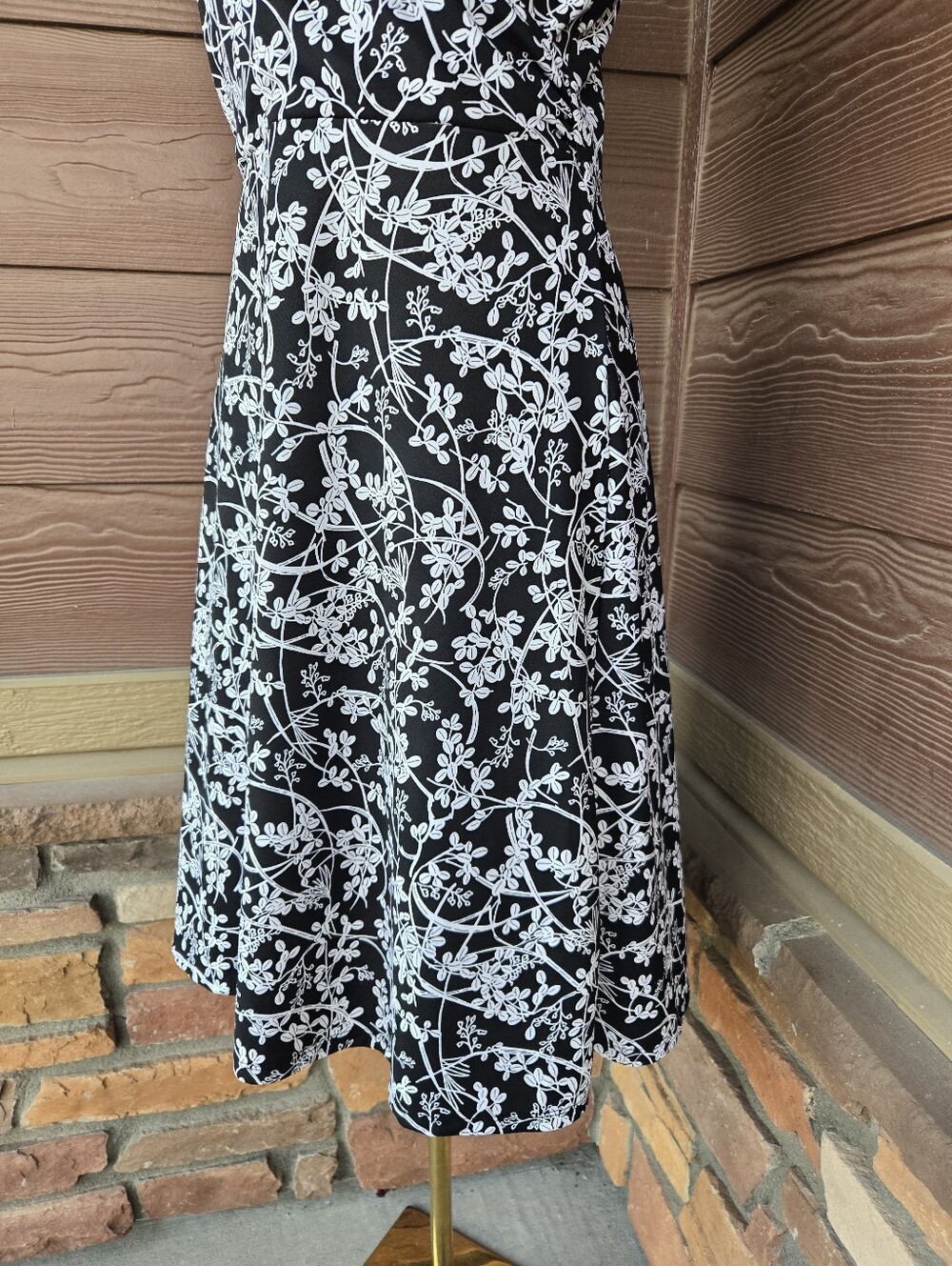 Ann Taylor LOFT Black & White Floral Fit-and-Flare Dress Women’s Size 8