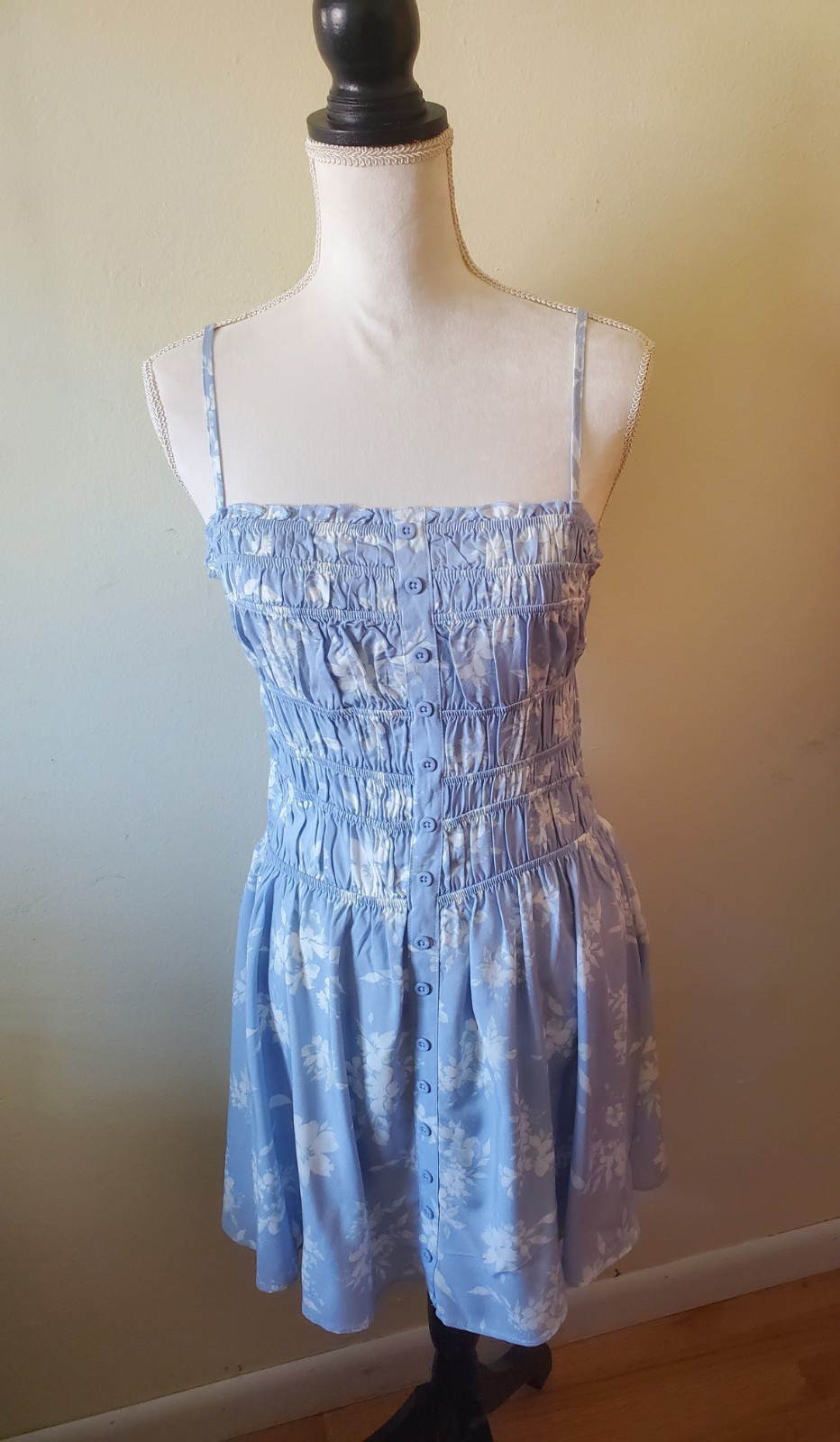 Hippie Rose Junior’s L Smocked Button-front Dress Sweatheart Neck Floral Blue