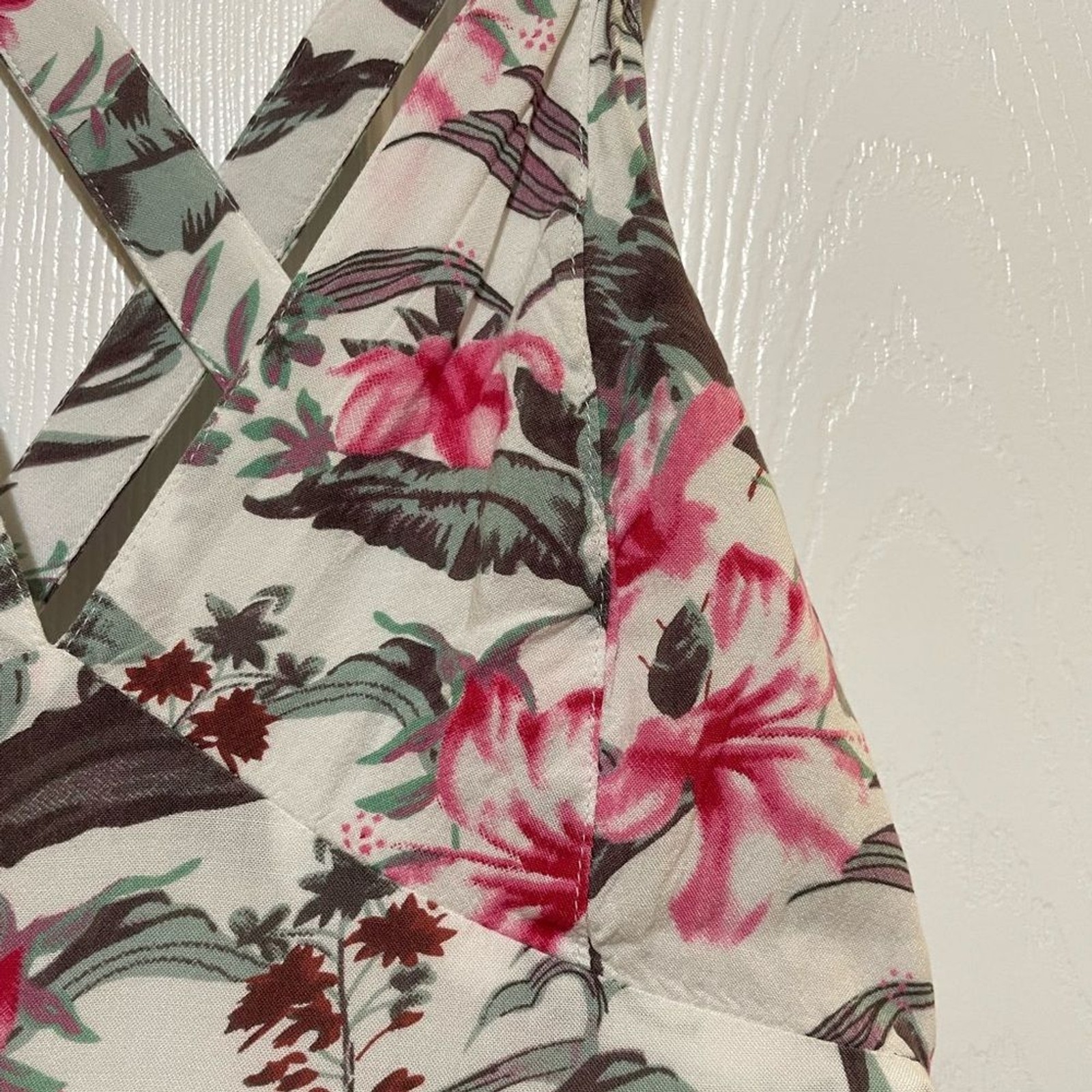 🎉Host Pick 🎉Sim & Sam’s Floral Tropical V-Neck Maxi Dress Cross Strap Size S