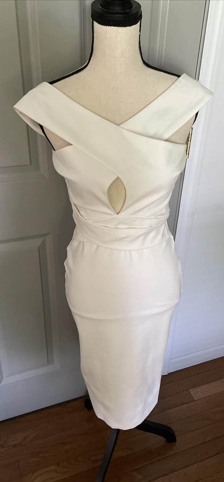 Lavish Alice Keyhole Ponte Halter Dress Women’s Size 4 Off White $170 Old Money
