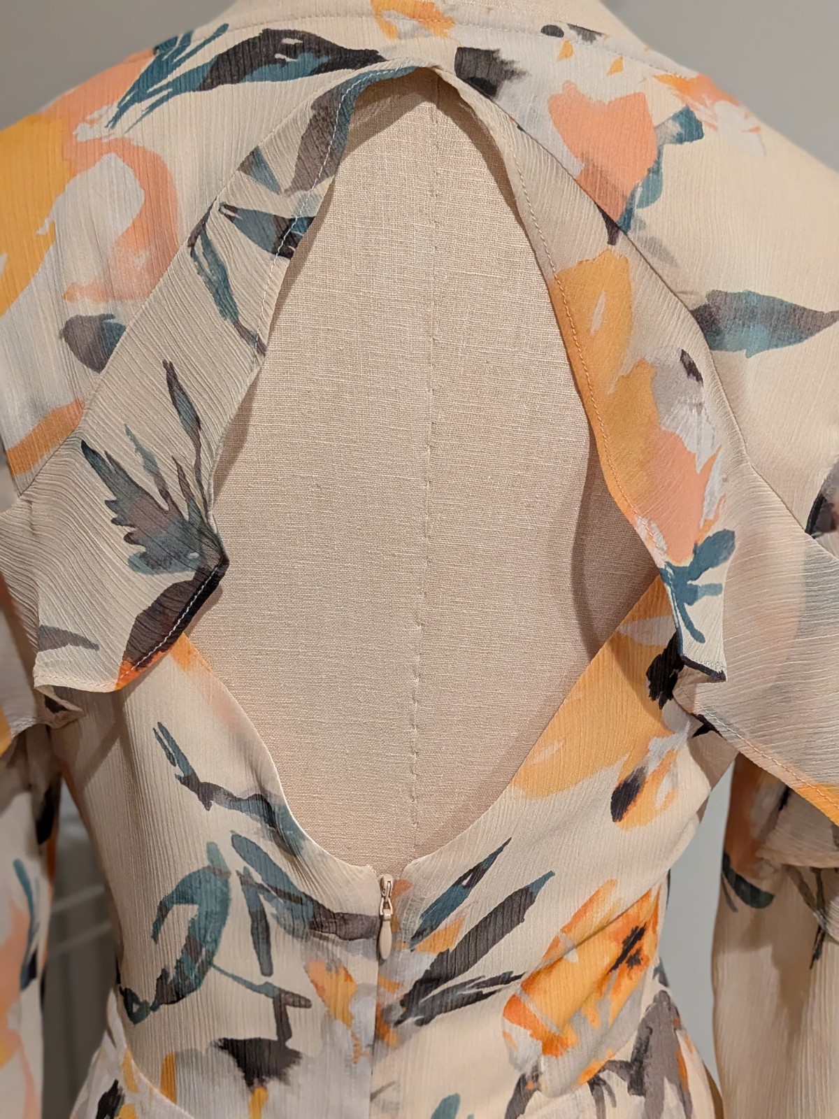 BCBGeneration Floral Mini Dress Lace-Up Front Ruffle Sleeve Open Back Sz 2 Boho