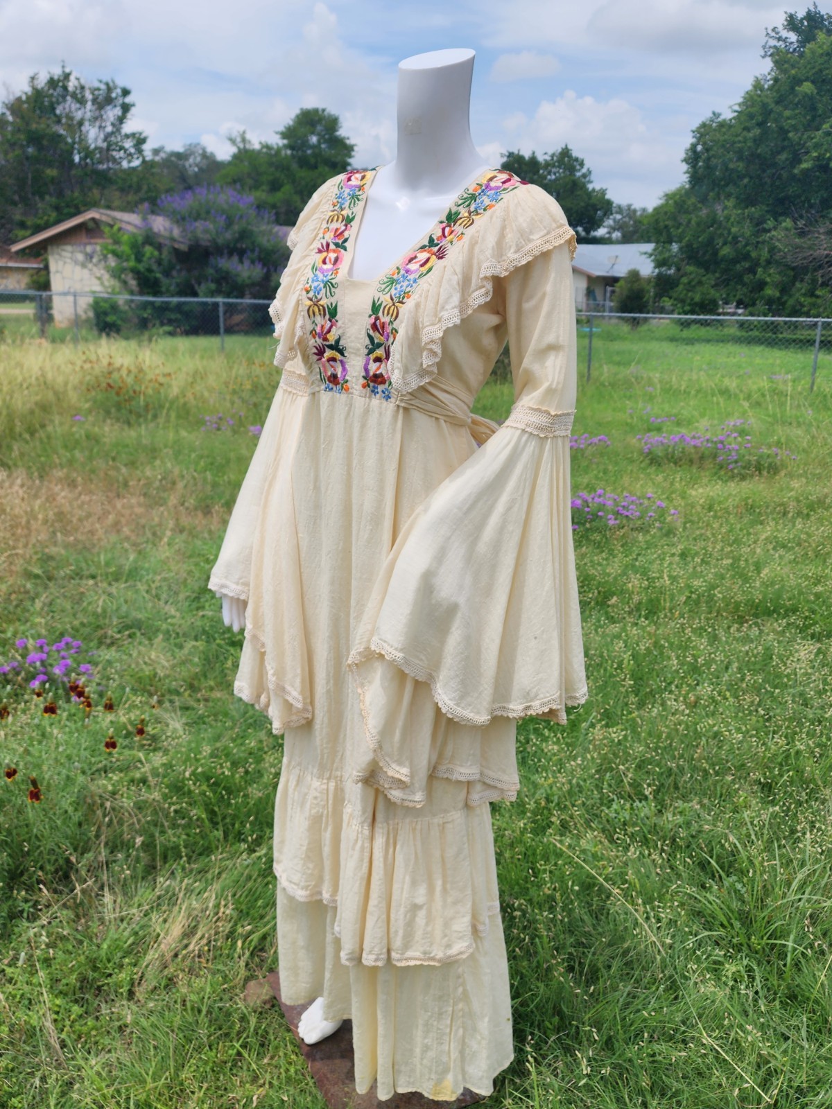 Vintage Cottagecore Maxi Dress Embroidered Lace Bell Sleeve Boho Gypsy Romantic