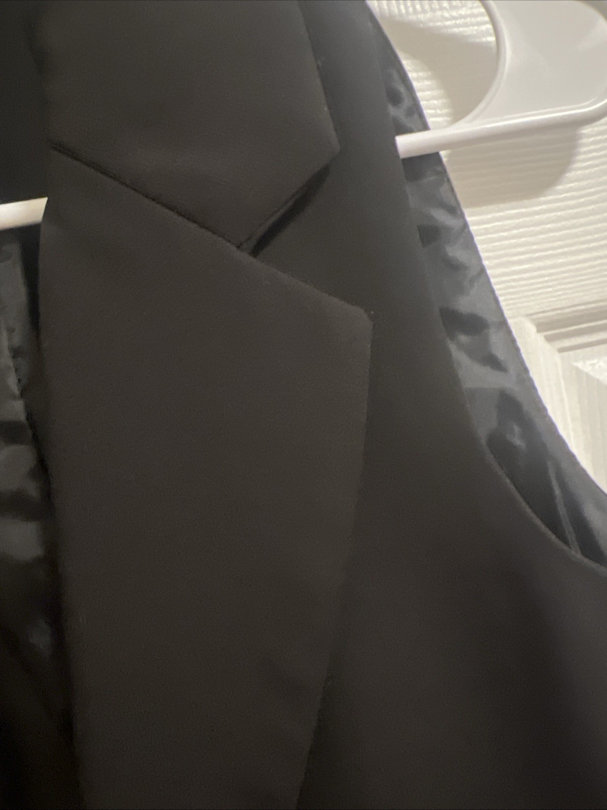 Classic and elegant in black, very beautiful to wear, for casual or formal