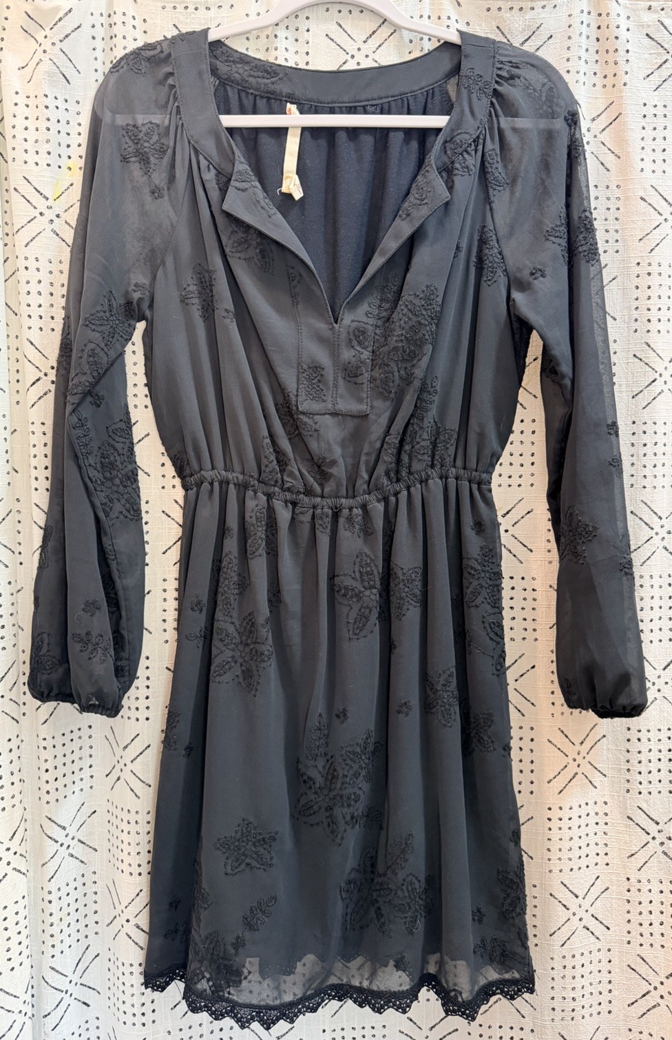 Chelsea & Violet Small Gray Floral Embroidered 3/4 Sleeve Lace Flare Tunic Dress