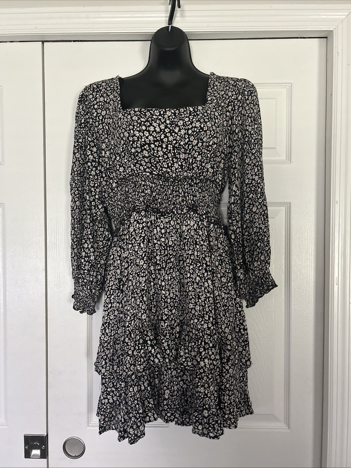 Angie Womens Boho Dress Size L, Black With Little Daisies, Tie On The Back