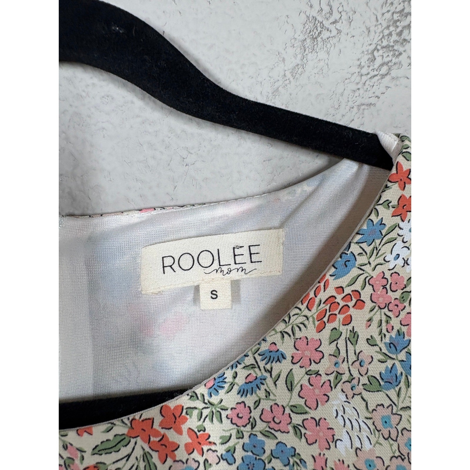 Roolee Mom Size Small Ruffled Shift Dress Tan Floral Side Pocket Flutter Sleeves
