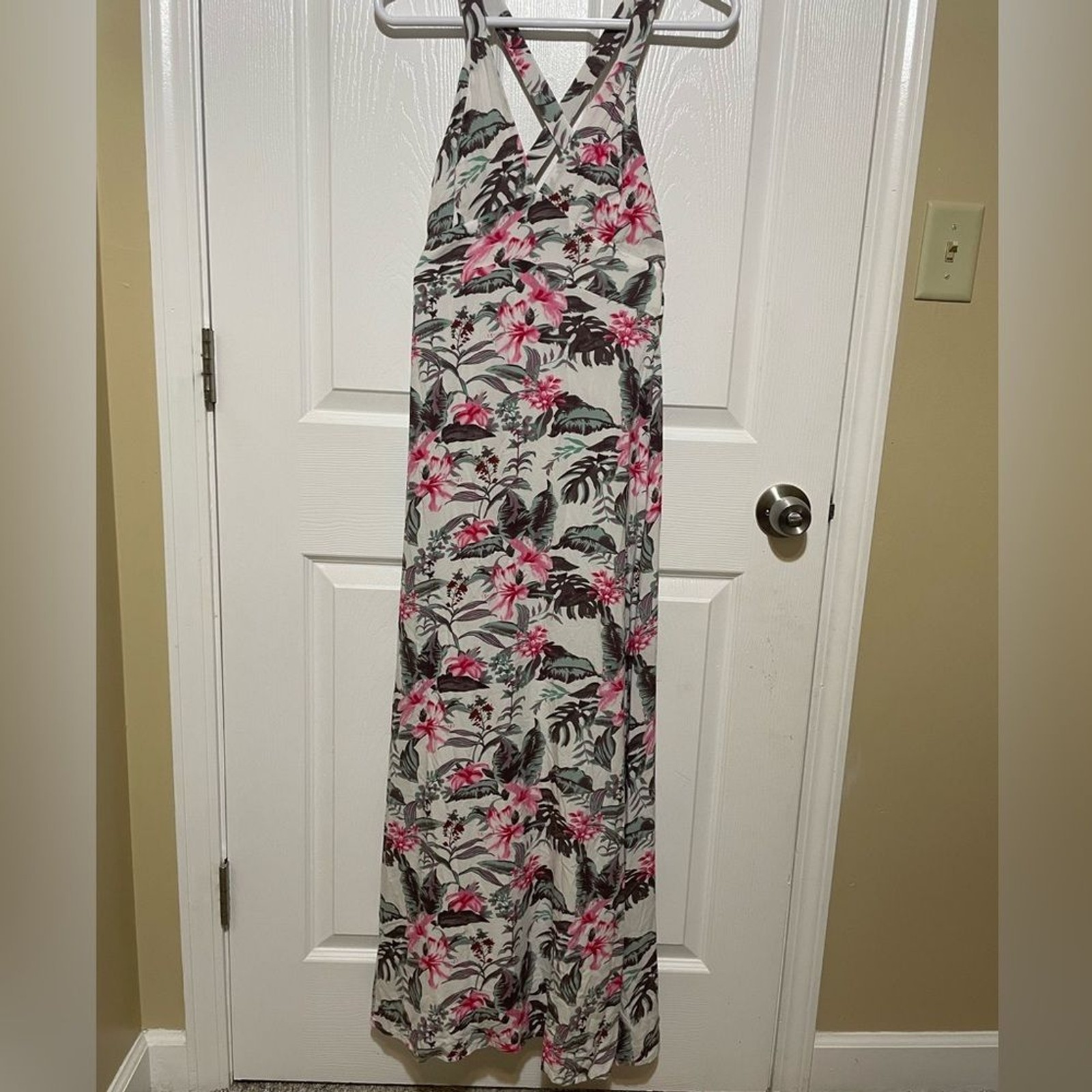 🎉Host Pick 🎉Sim & Sam’s Floral Tropical V-Neck Maxi Dress Cross Strap Size S
