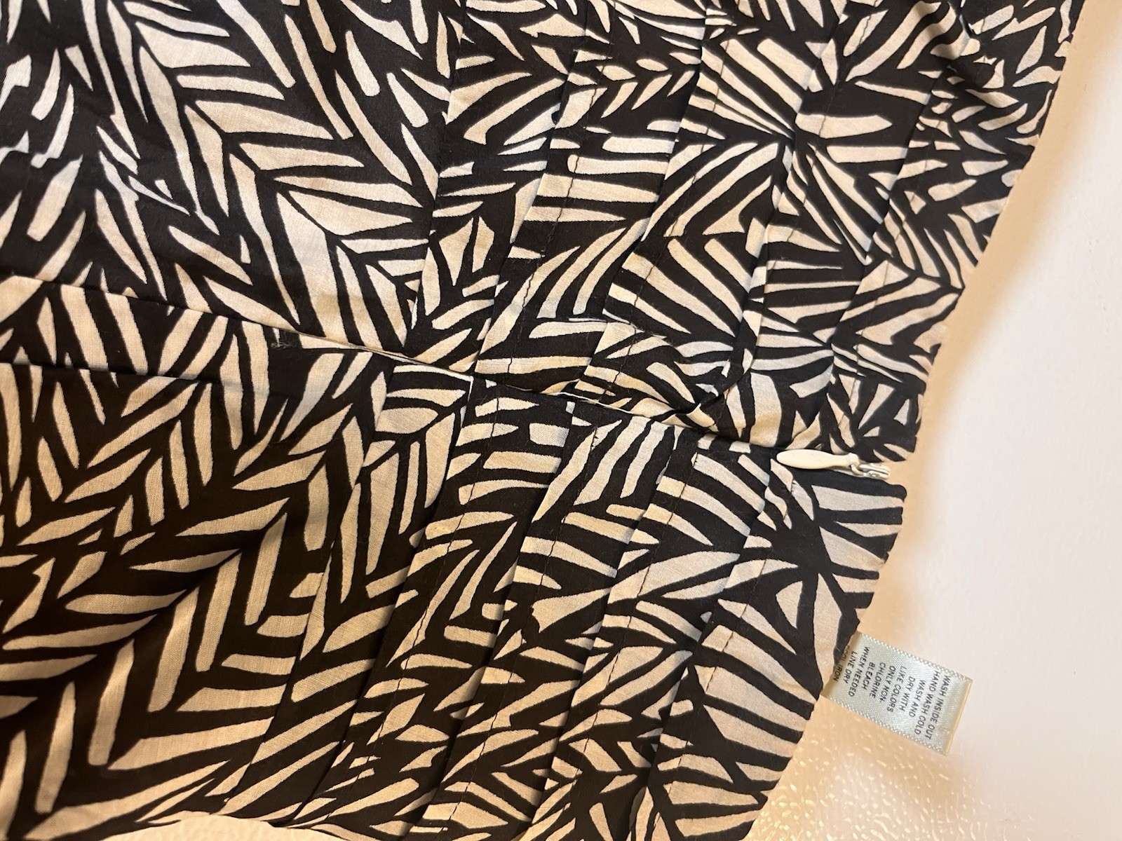 Banana Republic Silk Blend Dress Strapless Knee Length Bold Leaf Print Sz 8