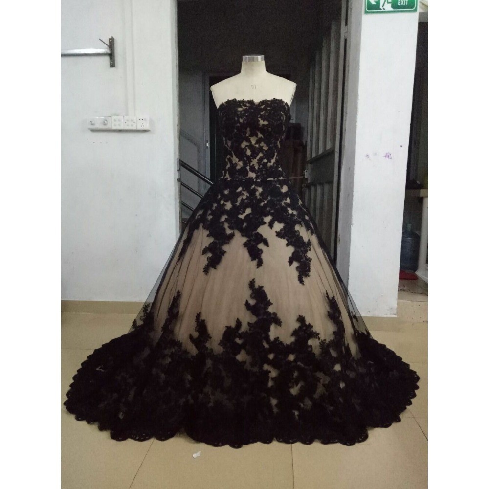 Gothic Lace Wedding Dresses Black and Champagne Sleeveless Bridal Ball Gowns