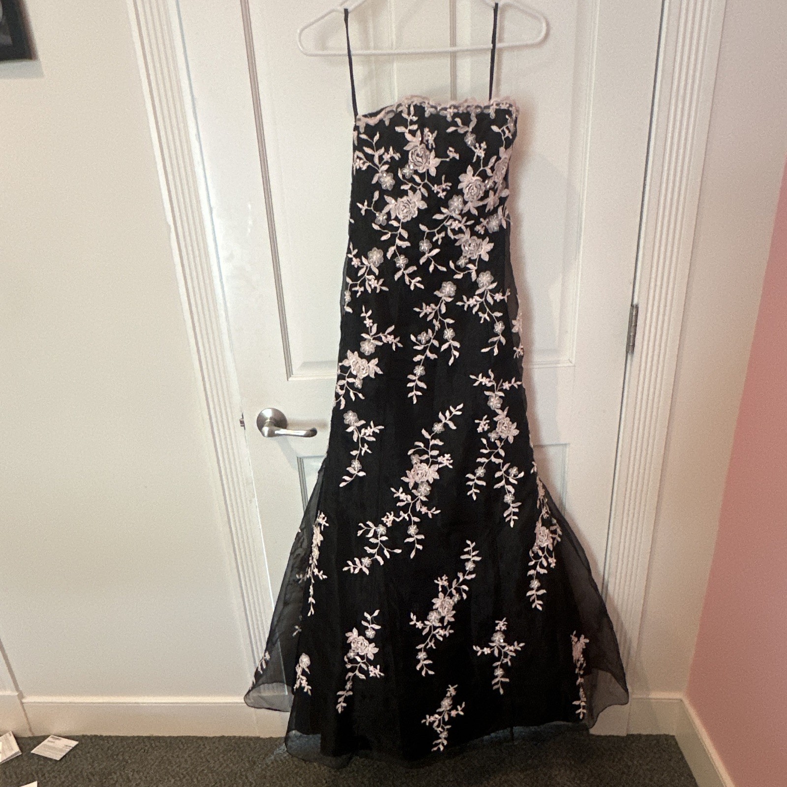 Jovani Women’s 0-2 Black Pink Floral Sweetheart Strapless Tulle Gown