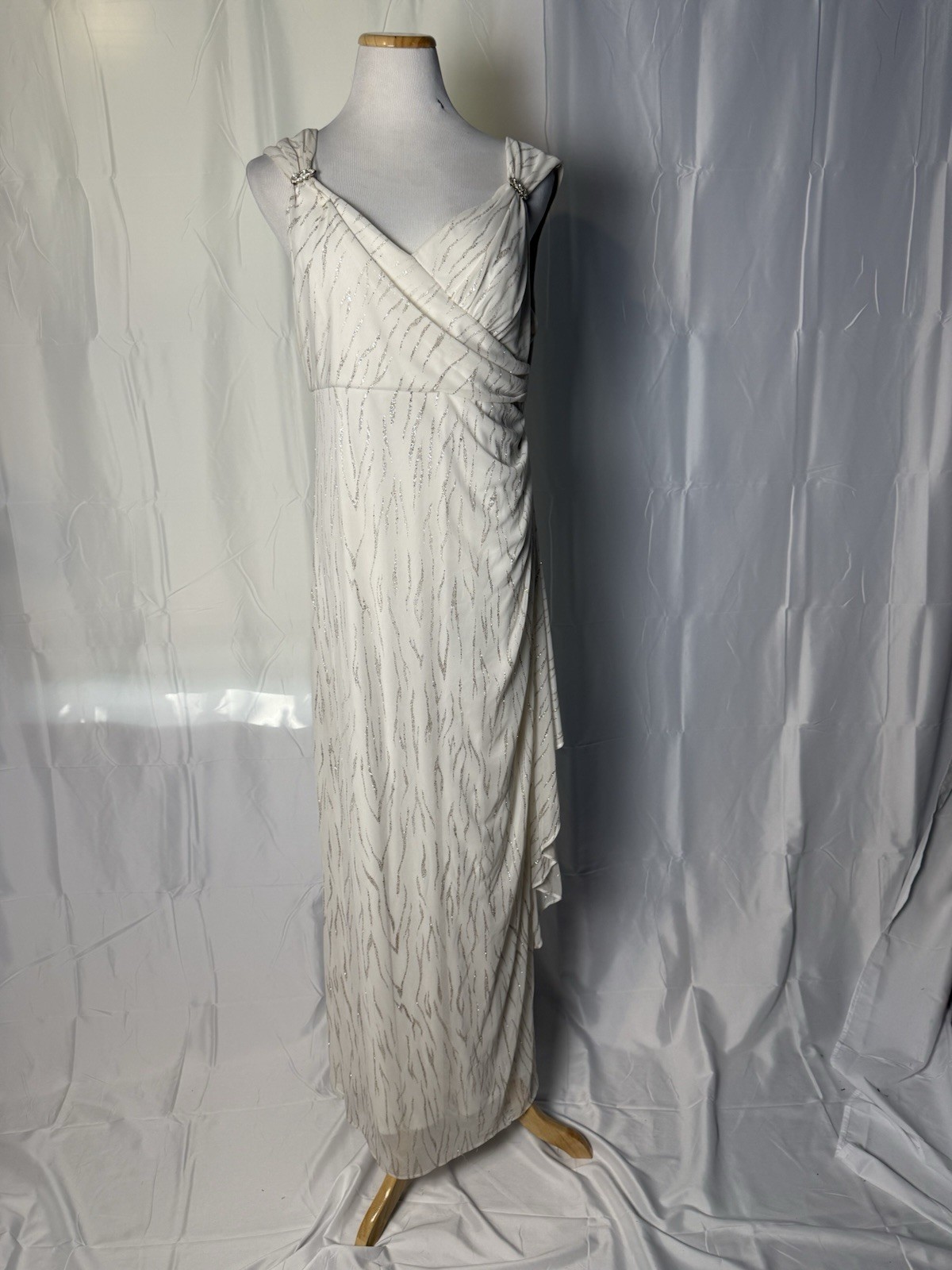 R&M Richards Ivory/Silver Glitter Beaded Chiffon V-Neck Long Gown 16
