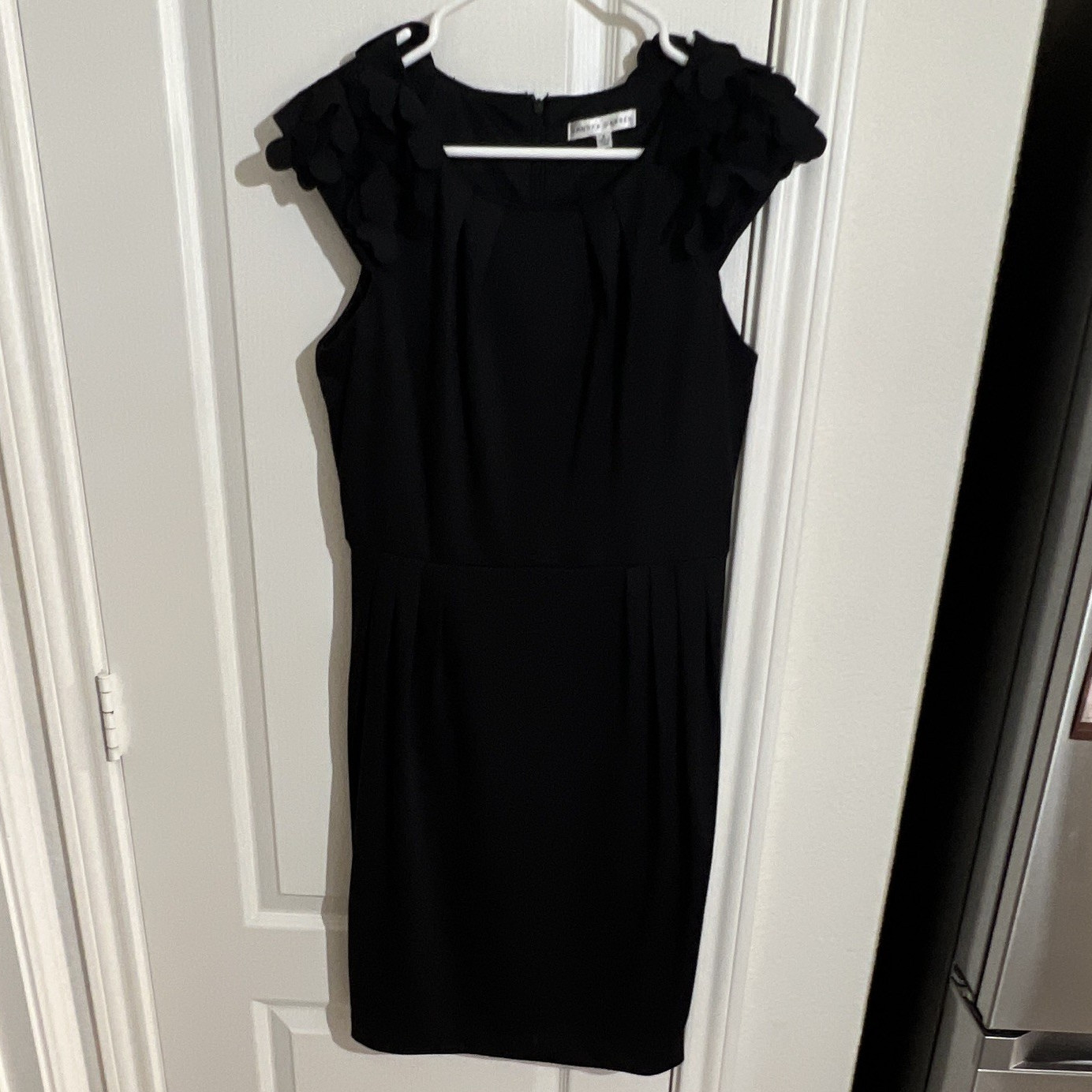 Sandra Darren Black Dress Size 6 Petal Cap Sleeve Pleated Cocktail Party Work LB