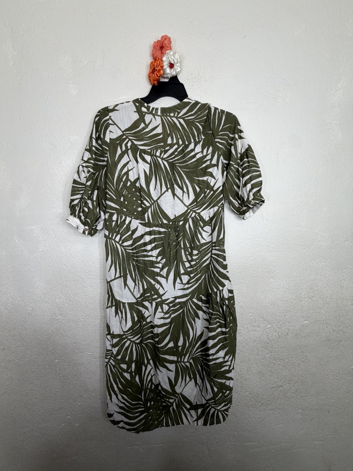 Figueroa & Flower Tropical Palm Print Tiered Dress Size M Green White Rayon