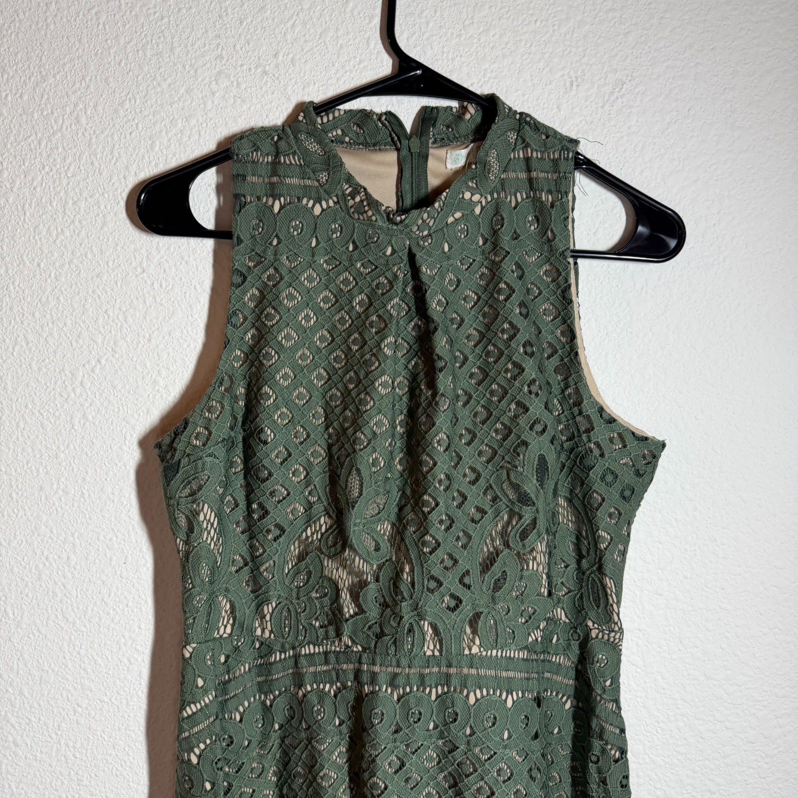 Love, Fire Lace Mini Dress Womens Large Sage Green Lined Sleeveless Back Zip