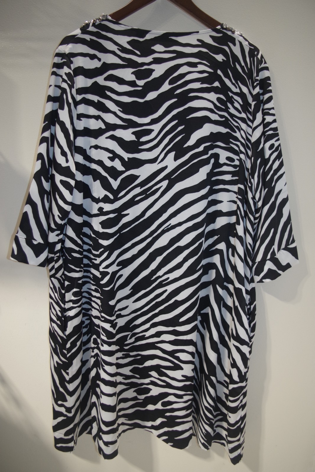 Y1 Dennis by Dennis Basso Black & White Zebra Print Embellished Dress 1X V Neck