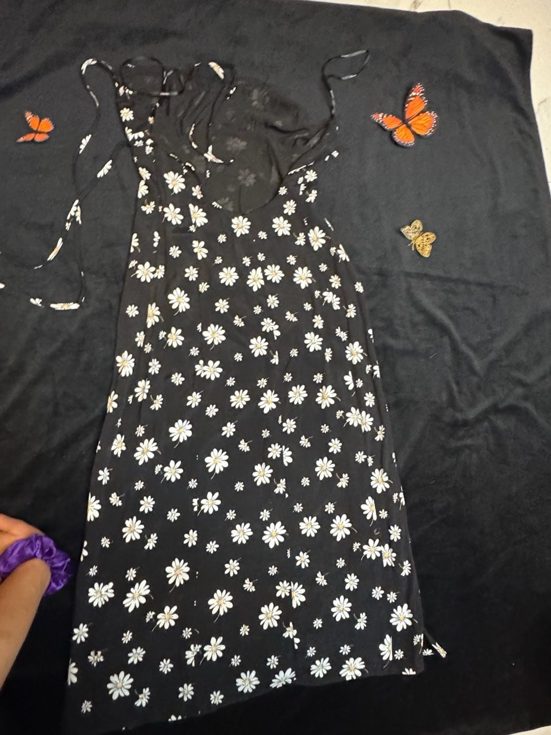 Black Daisy Print Spaghetti Strap Maxi Dress with Front Slit