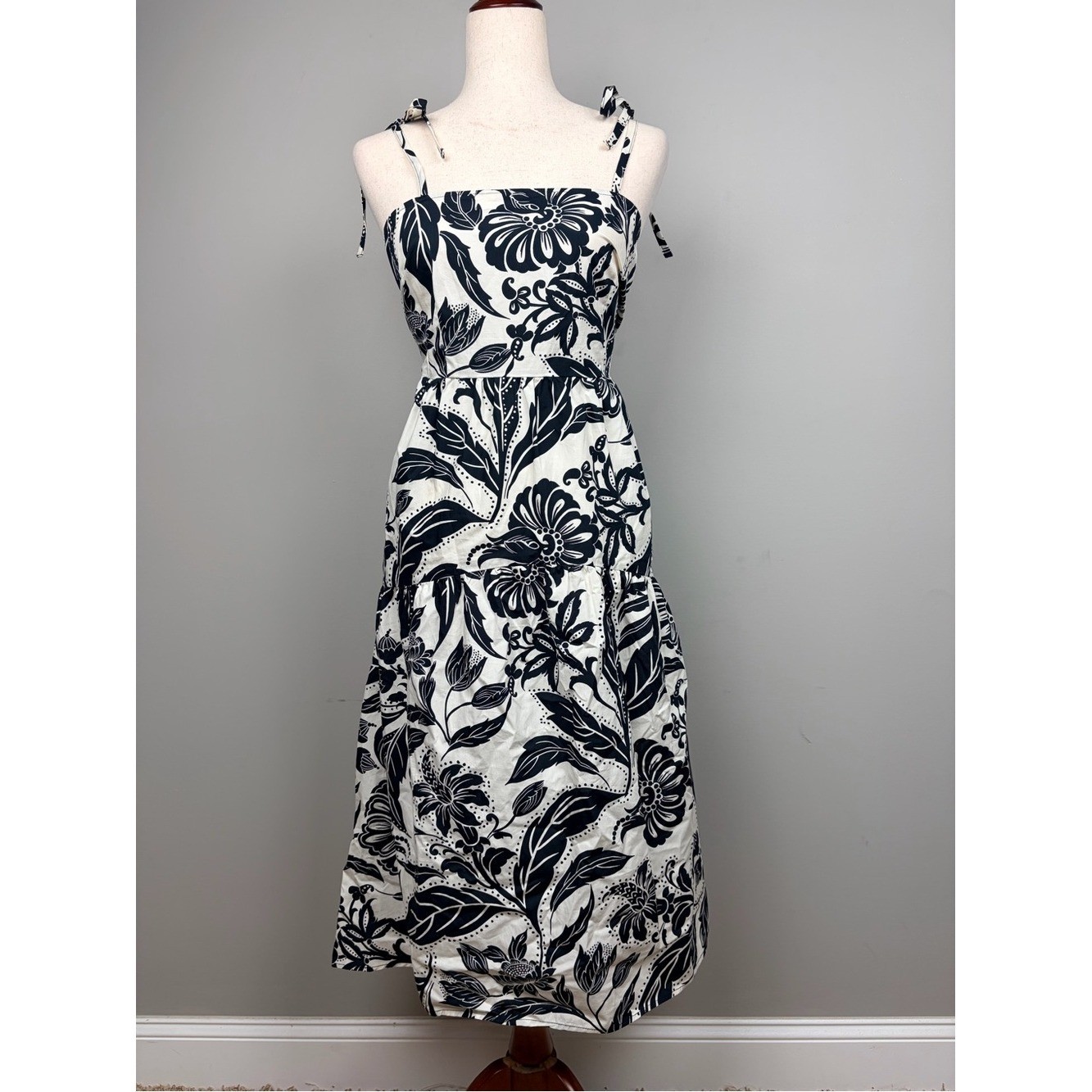 Who What Wear NWT Batik Floral Midi Dress M Black White Cotton Tie Strap Pockets