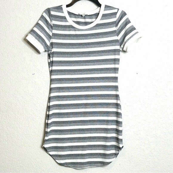 Charlotte Russe Medium Junior Gray/White Short Sleeve Striped Dress
