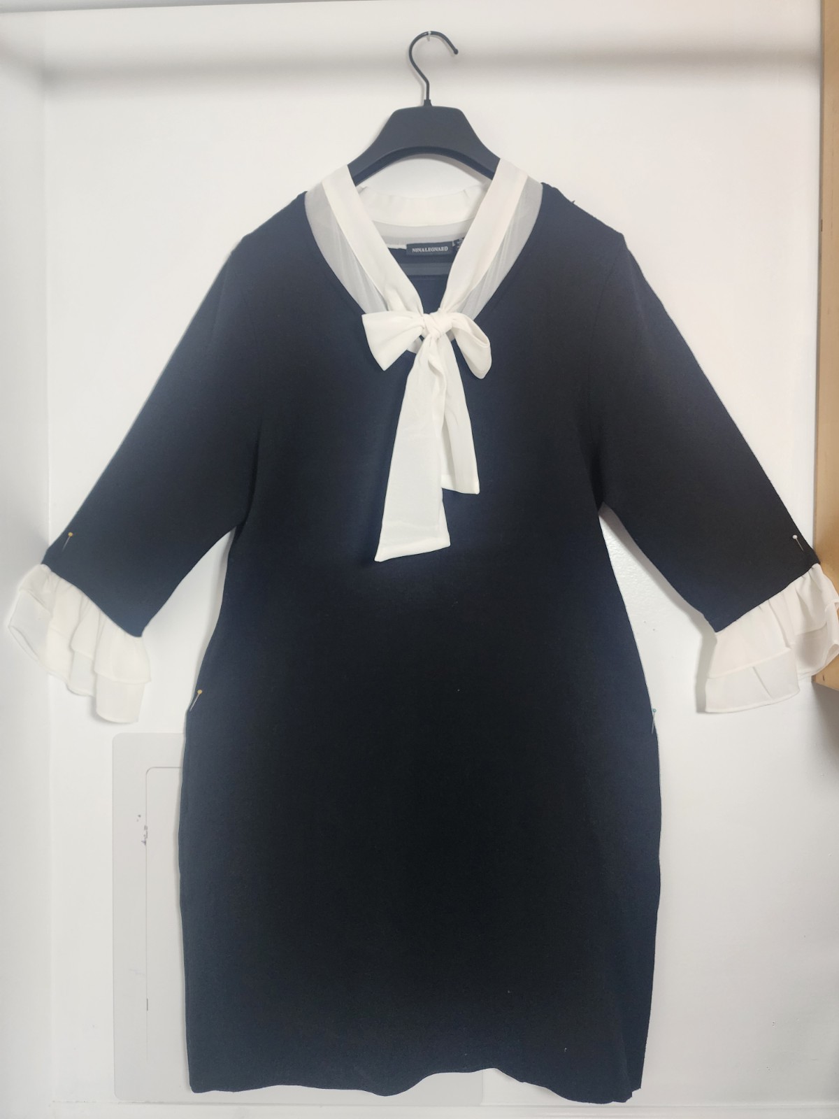 Nina Leonard Black White V-Neck Bow Tie Ruffle Cuff Sheath Knee Dress XL