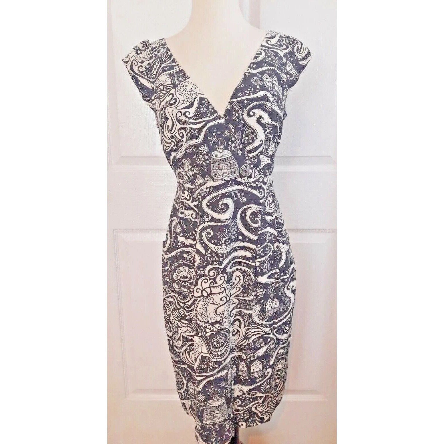 Modcloth Dress Sexy Sheath House Reindeers Size 6 Print Small Fall Winter
