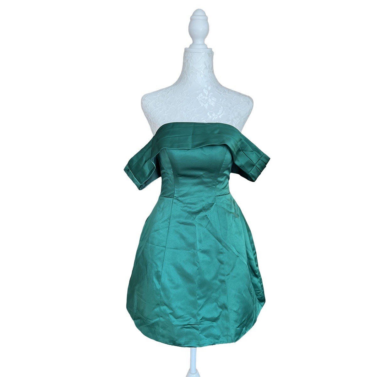 Emerald Green Off-the-Shoulder Satin Cocktail Dress Size 0 prom, wedding guest