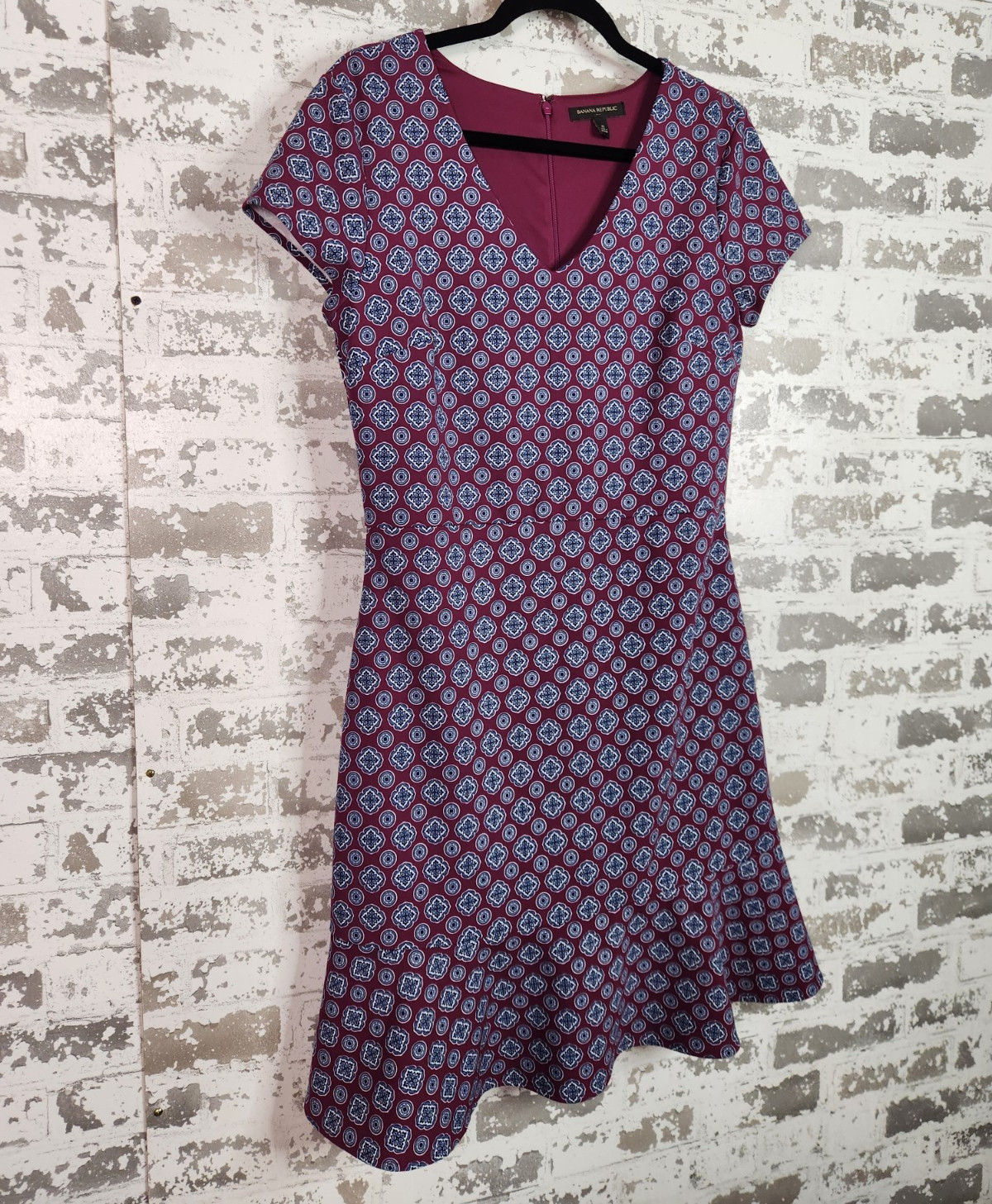 Banana Republic Fit & Flare V-Neck Short Sleeve Knee Dress Geometric 10