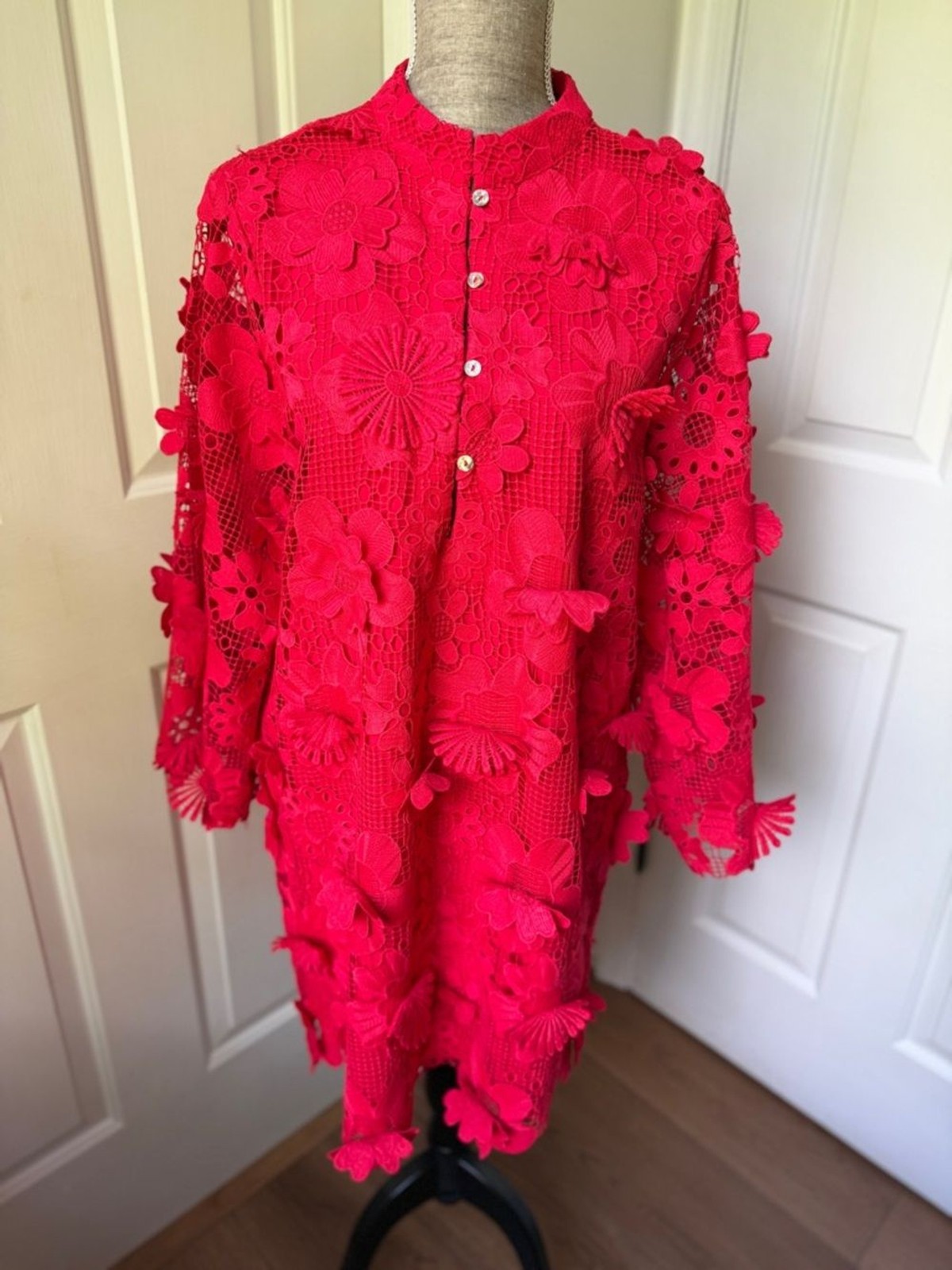 J.Marie Seraphina Floral 3D Lace Split Round Button Up Neck Shift Dress Medium