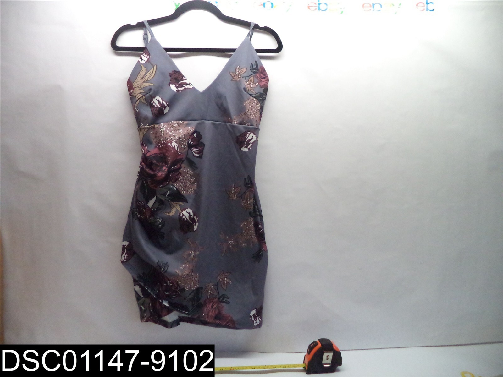Yoins Size Medium Grey Backless Design Random Floral Print V-neck Dress