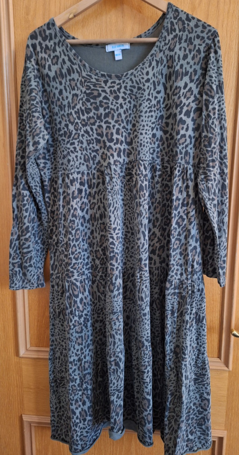 BLUE VANILLA ONE SIZE GREY AND BLACK LEOPARD PRINT LONG SLEEVED DRESS