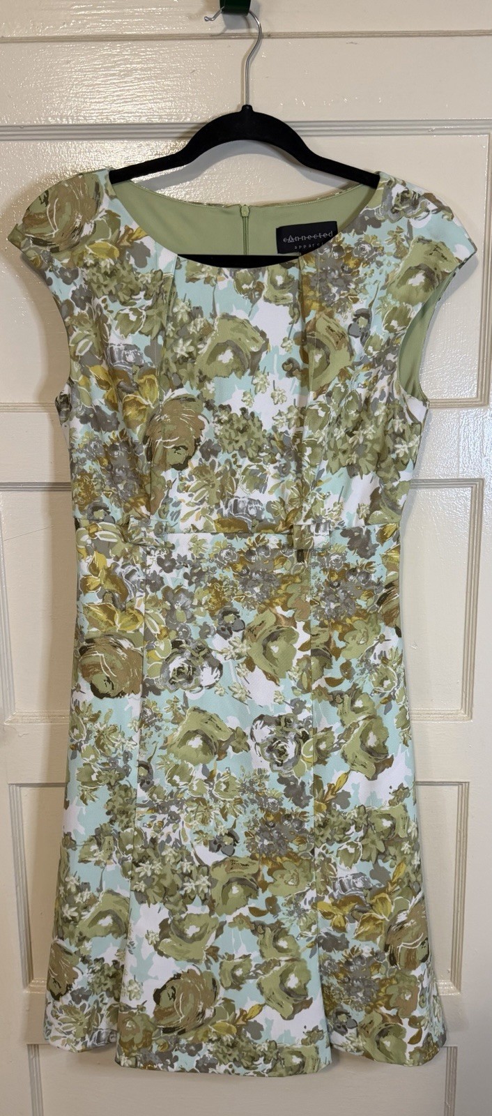 Connected Apparel Women’s Size 8 Green Floral Fit & Flare Cap Sleeve Dress