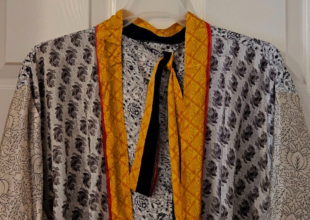 Silk Kimono Robe~ Women’s One Size~ Kimono ~Floral, Leaves ~ Gray, Golden~NEW