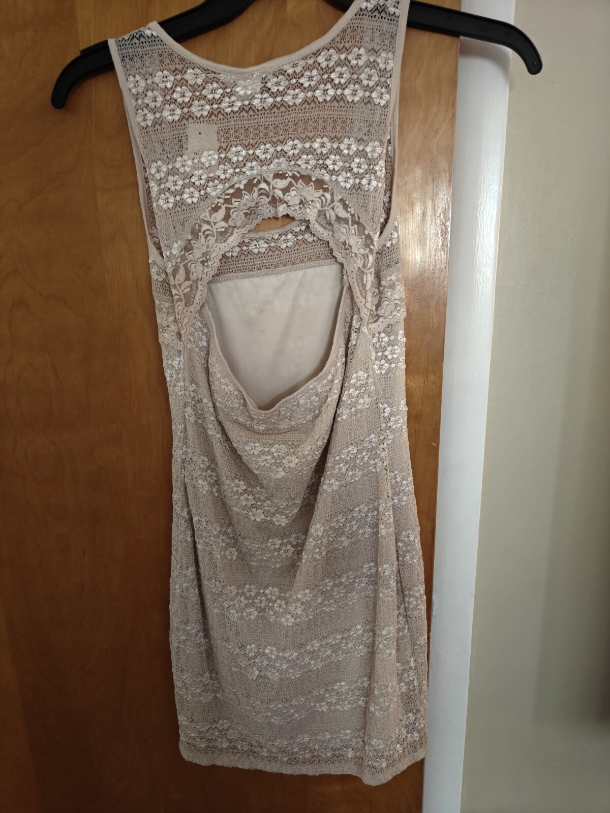 Body Central Lace Overlay Dress Open Back Beige Tan Floral NWT Size Medium Stain
