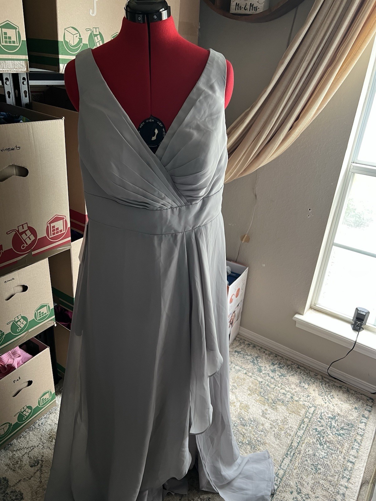 Womens Sleeveless Pleated Top Slit Front Long Lace Up Back Dress. XL