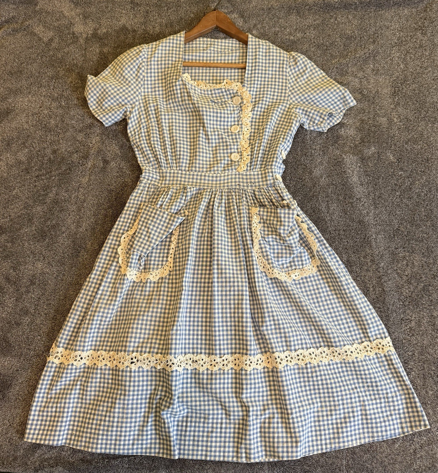 True VTG 30’s 40’s Blue White Gingham & Lace Farm Prairie Dress Pockets Sz S/XS