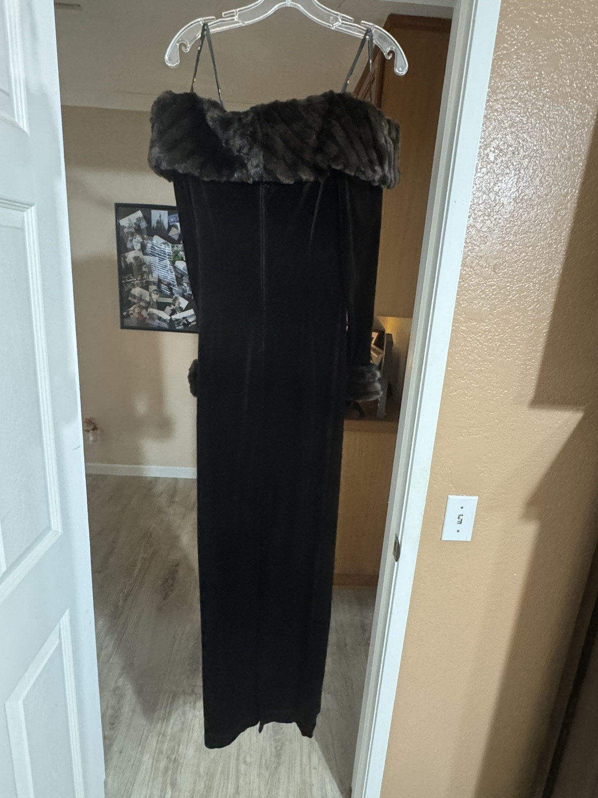 Vintage Tadashi Size 6 long sleeve Collared Formal Gown