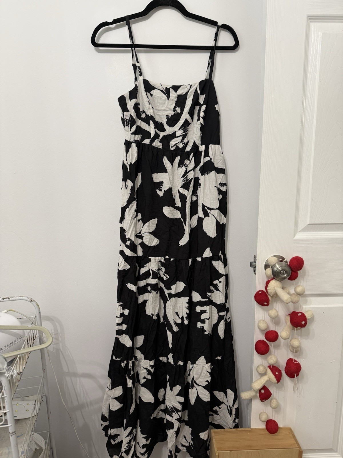 Nine West Women’s Sleeveless Maxi Dress Black & White Floral Lined Sz Medium