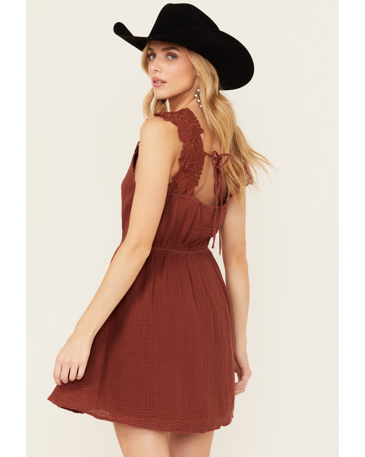 Cleo + Wolf Women's Birdy Open Back Mini Dress – CLSU24D87-BRDYBN