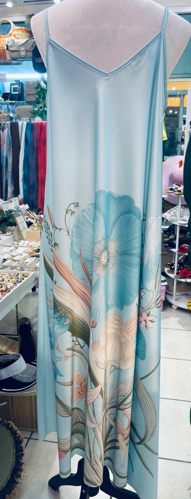 Maxi dress, 30 % silk, 70% viscose, made in Italy.